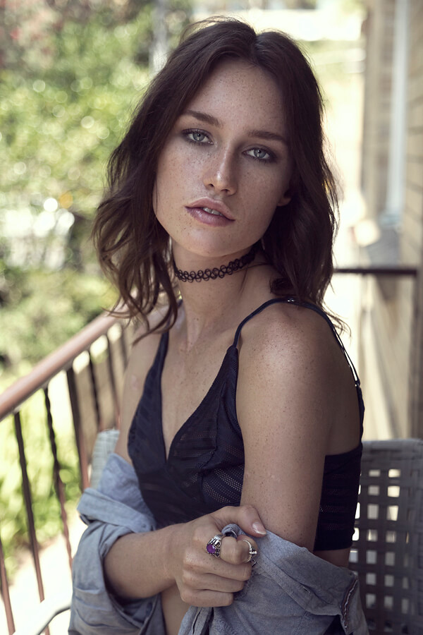 Photo of Miki Davis from Debut Models
